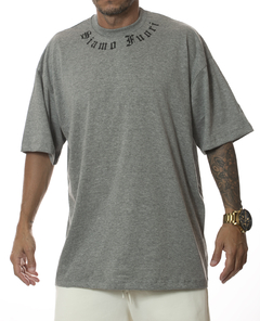 REMERA OVERSIZE (V2501504) - SIAMO FUORI