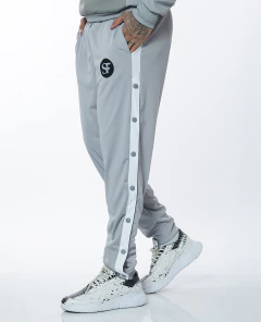 PANTALON C/TIRAS Y BROCHES LATERALES (I2505399) en internet