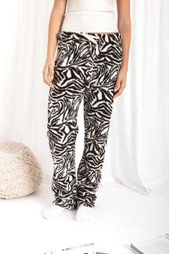 Pantalón cebra en internet