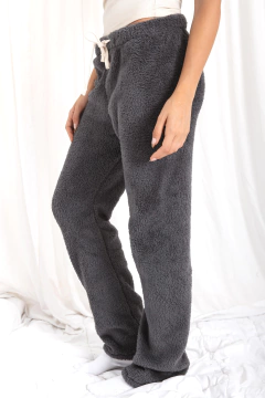 Pantalón gris en internet