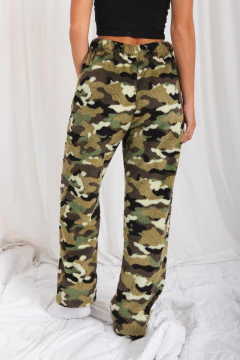 Pantalón camuflado en internet