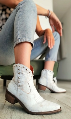 JAKARTA WHITE CRUSH