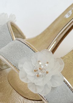 SANDALIA BOUQUETE CELESTE PASTEL - comprar online