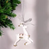 Ciervo Navideño Colgante Blanco con Rosa