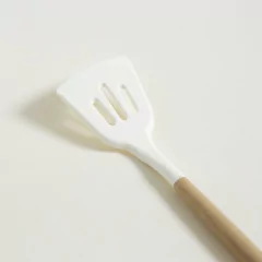 Imagen de Espátula Acanalada de Silicona con Mango de Madera 31 cm.