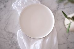 Plato Playo Sakura Porcelana c/Borde Negro 26 cms en internet