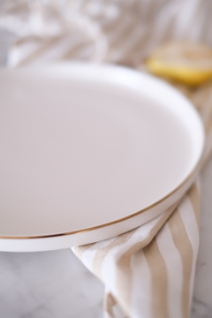 Plato Playo Sakura Porcelana c/Borde Dorado 26 cms en internet