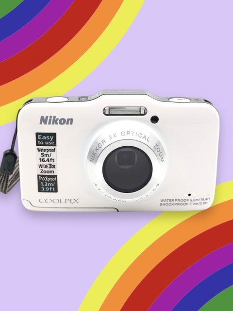 Nikon s33