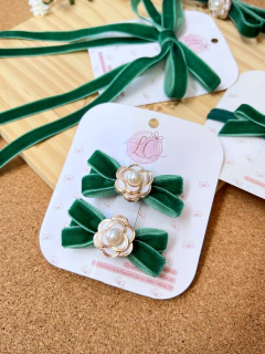 Par Veludo Camélia - Laços da Clarinha