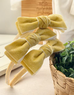 Tiara Veludo Glam Dourado na internet