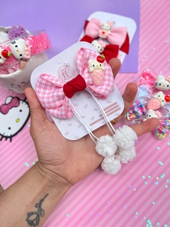 Laço Pompom Hello - comprar online