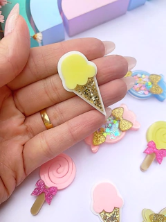 APLIQUE ACRÍLICO SORVETE CASQUINHA DOURADA 4 CM ( 1 UNIDADE) na internet