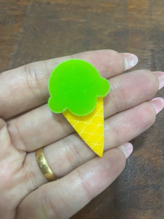 APLIQUE ACRÍLICO SORVETE VERDE E AMARELO 4 CM ( 1 UNIDADE)