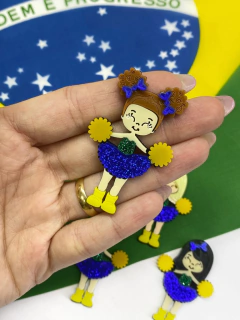 APLIQUE ACRÍLICO MENINA TORCIDA 4,8 CM ( 1 UNIDADE) - comprar online