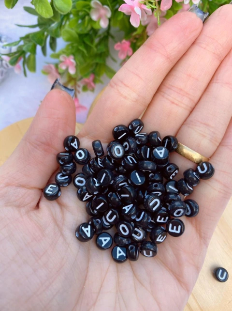 ENTRE MEIO REDONDO PRETO SOMENTE COM VOGAIS 7 MM (25 GRAMAS)