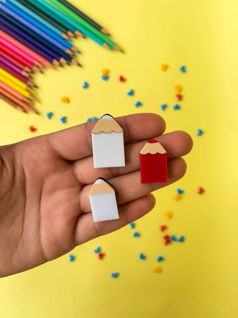 APLIQUE ACRILICO MINI LAPIS 3CM