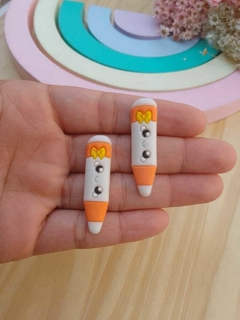 laAPLIQUE ESCOLAR LÁPIS LAÇO (1 UNIDADES)