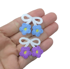 APLIQUE FLORZINHA DUPLA BORDADO COM LAÇO 30 MM ( 1 UNIDADE ) na internet
