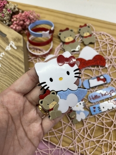APLIQUE ACRÍLICO COLEÇÃO HELLO KITTY VERMELHA ( 1 UNIDADE ) - comprar online