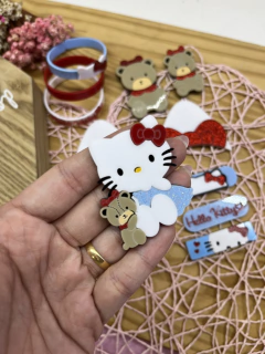 APLIQUE ACRÍLICO COLEÇÃO HELLO KITTY VERMELHA ( 1 UNIDADE ) na internet