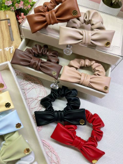 BOX PEGUE MONTE SCRUNCHIES PORTA COQUE COURO GLAM ( 11 SCRUNCHIES) na internet