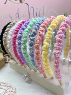BOX PEGUE MONTE TIARA SCRUNCHIE DE TRICOT (MONTA 10 TIARAS )