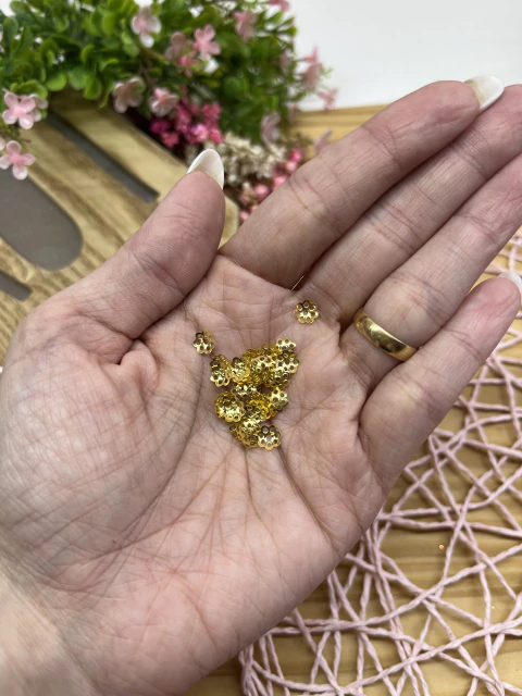 TULIPA FLOR 6 MM EM FERRO DOURADA PARA PINGENTE ( 2 GRAMAS ) - comprar online