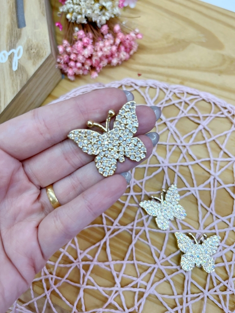 APLIQUE BORBOLETA COM STRASS 3,5 X 2,8 CM ( 1 UNIDADE ) - comprar online