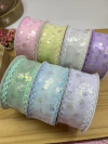 FITA ORGANZA BORDA TRABALHADA COM FLORZINHA 38 MM ( 1 METRO ) - comprar online