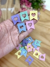APLIQUE BANDEIRINHA CORES CANDY 2 X 2,5 CM ( 5 UNIDADES) - comprar online