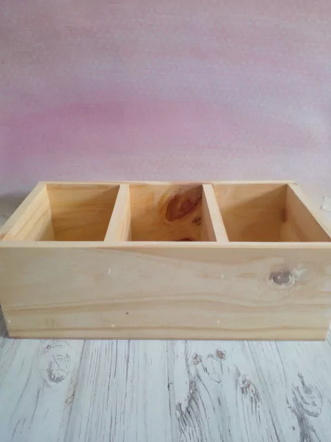 Cajón de pino con divisiones