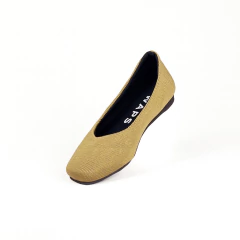 Model Lisa (Camel) en internet