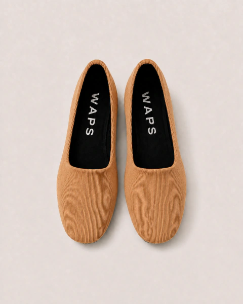Model Mia (Camel)