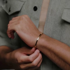 Bracelete Executive Gold em Aço Inoxidável na internet