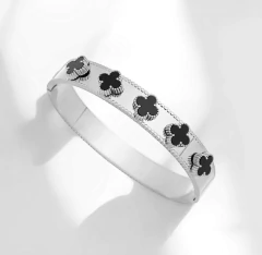 Bracelete Feminino Trevo Ônix em Aço Inoxidável na internet