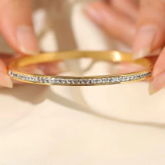 Bracelete Feminino Zircônia Gold em Aço Inoxidável Ouro 18k na internet