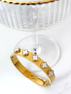 Bracelete Feminino Trevo Madrepérola em Aço Inoxidável na internet