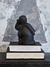 ESCULTURA NEGRA TE OIGO - comprar online