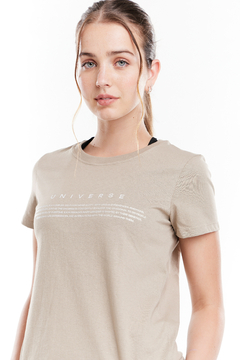 REMERA PILI UNIVERSE BEIGE en internet