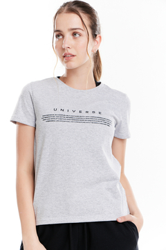 REMERA PILI UNIVERSE GRAY