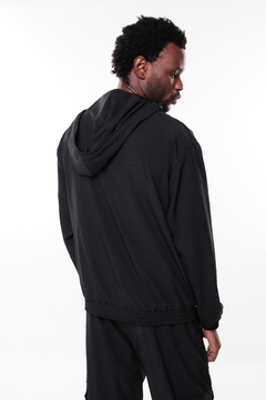 BUZO MILO CARGO BLACK en internet