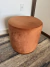 Puff redondo saturno veludo terracota na internet