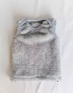 Chaleco corderito gris (3-9 meses) en internet