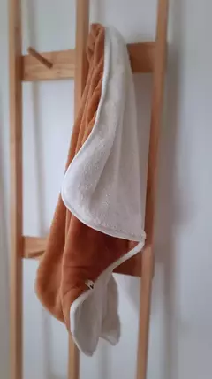 Manta polar soft+corderito caramelo - comprar online