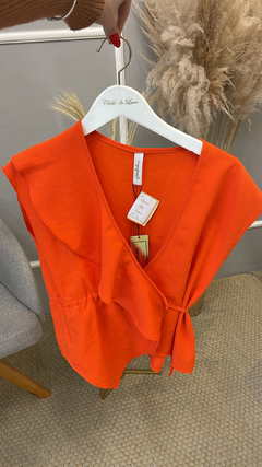 Blusa Gatabakana assimétrica laranja P