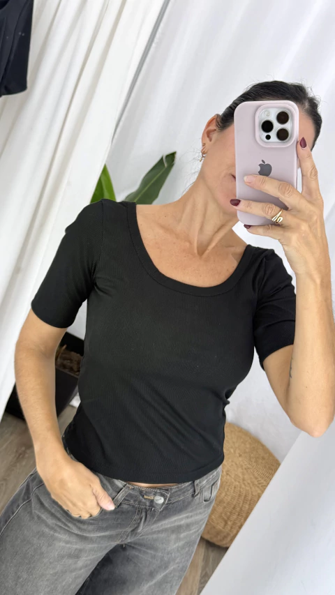 REMERA AMPARO