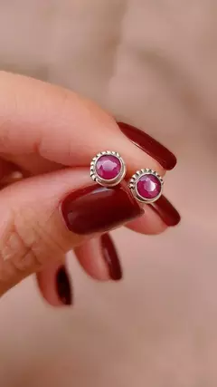 Par Aros Gloria - Raiz de Rubi y Plata 925 - INDIANNA ACCESORIOS