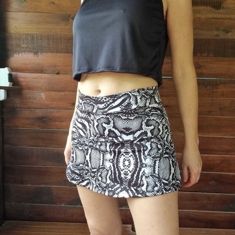 Pollera con short Clasica "White Cobra"