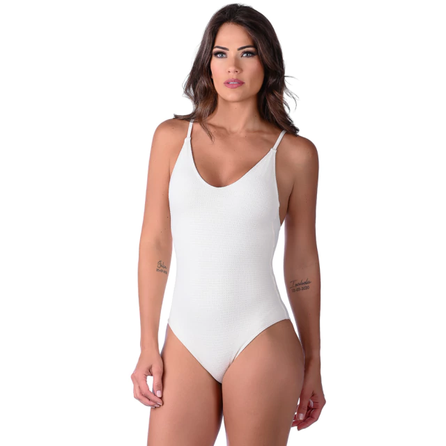 Maiô Off White com Bojo em Tecido Texturizado – Alças Finas e Modelagem Confortável - comprar online