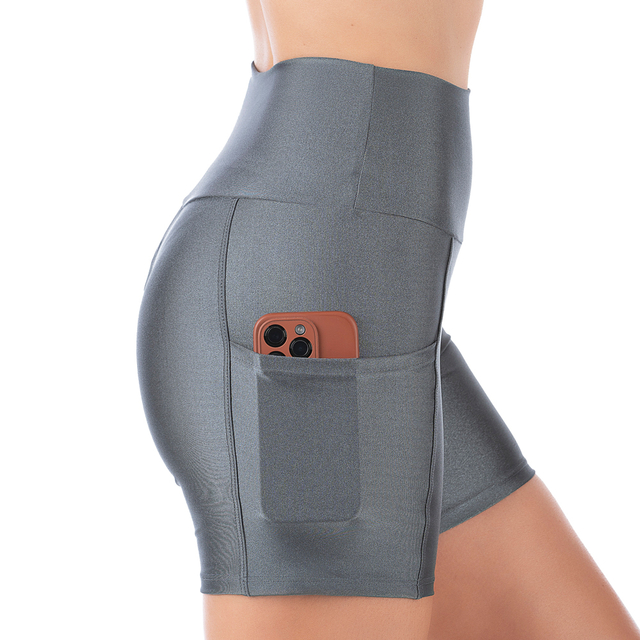 Short Curto Fitness Cinza em Cirrê Cós Alto com Bolso para Treinos Confortáveis